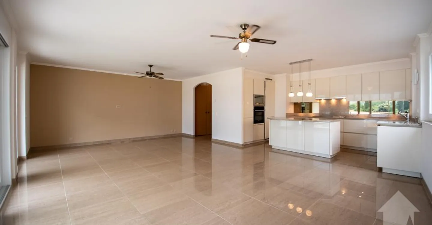 Spacious crossing apartment in the Bains de Saillon - Photo 4 of 11