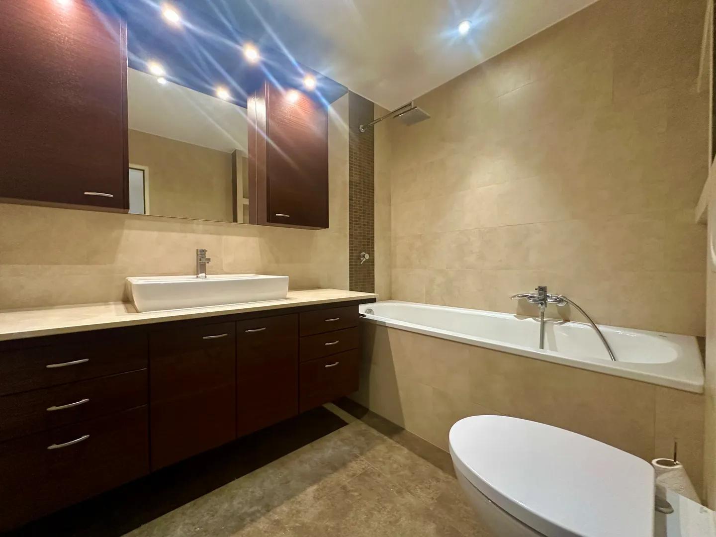 Geräumige Wohnung mit Aussicht - Foto 8 von 8