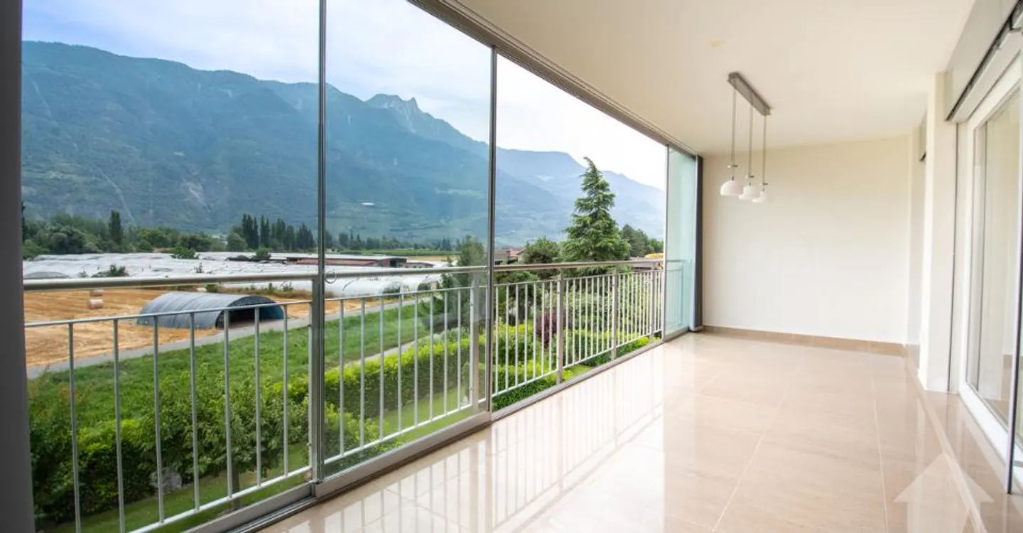 Spacious crossing apartment in the Bains de Saillon - Photo 1 of 11