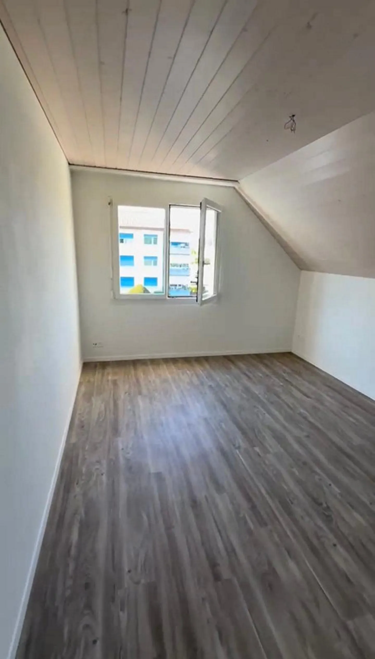 3.5 room apartment with large attic - Photo 6 of 9