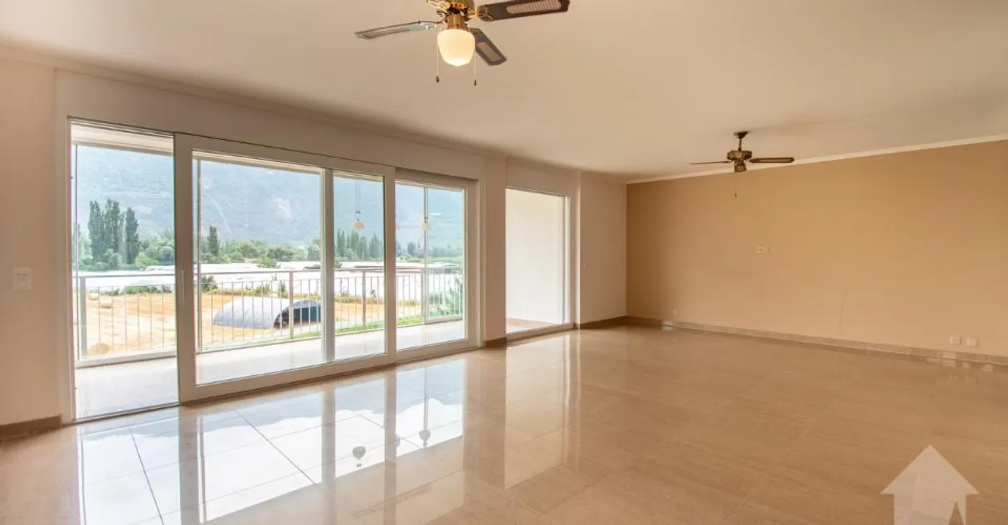Spacious crossing apartment in the Bains de Saillon - Photo 6 of 11