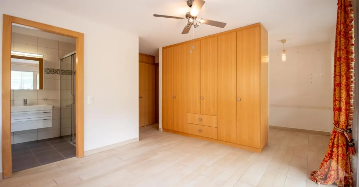 Spacious crossing apartment in the Bains de Saillon - Photo 8 of 11