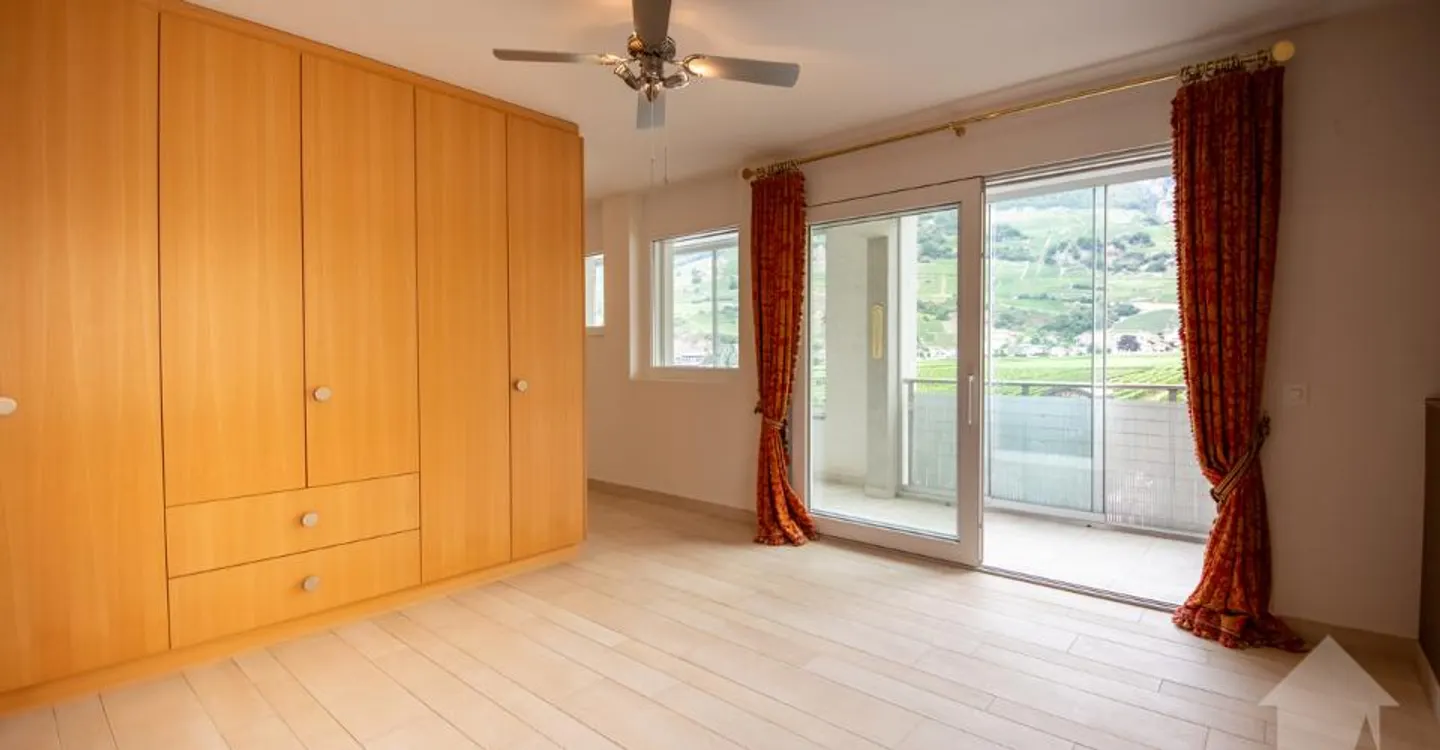 Spacious crossing apartment in the Bains de Saillon - Photo 9 of 11