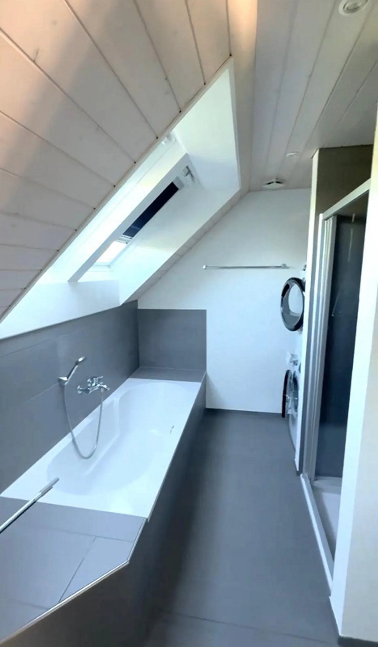 3.5 room apartment with large attic - Photo 8 of 9