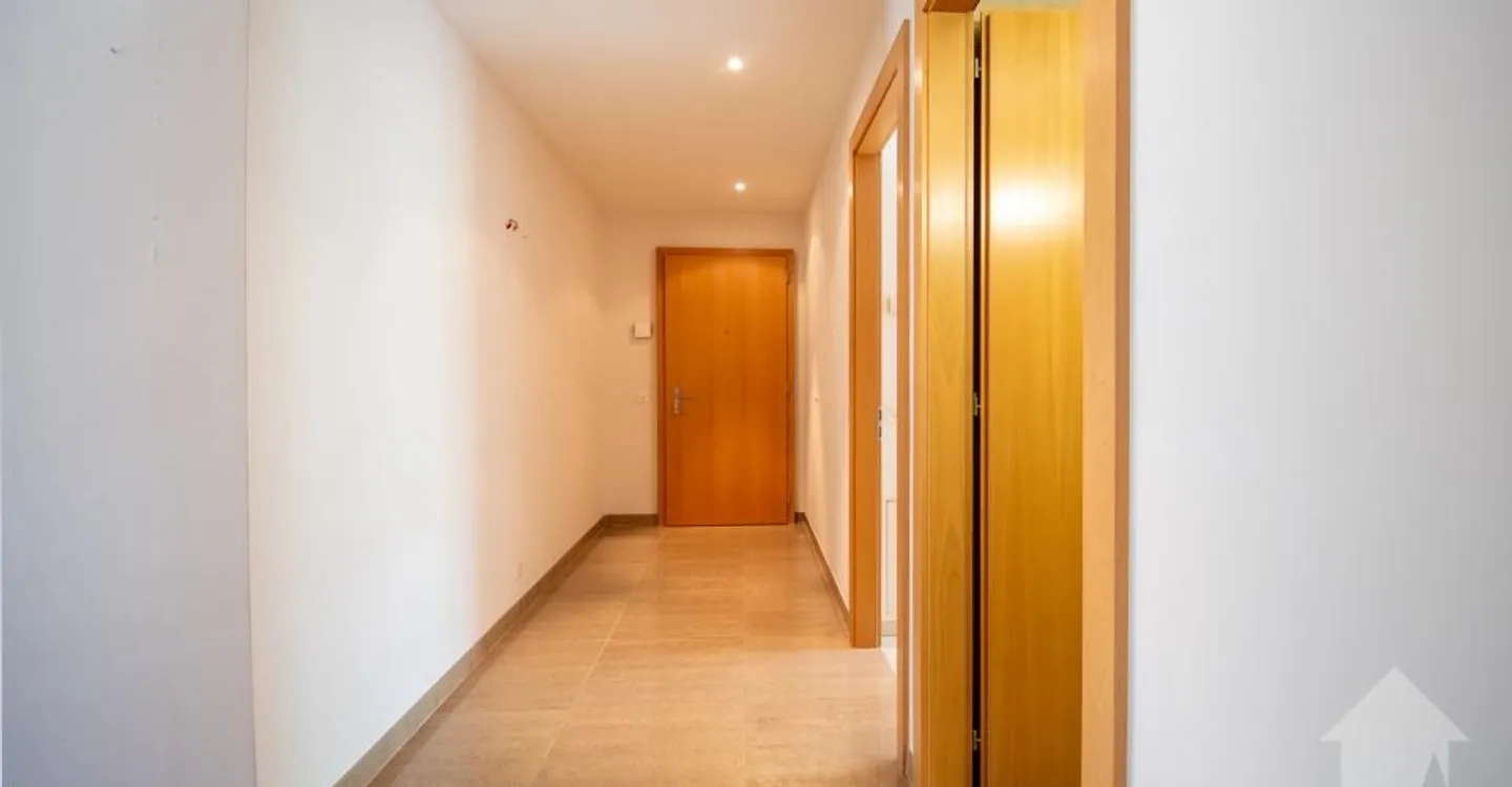 Spacious crossing apartment in the Bains de Saillon - Photo 7 of 11