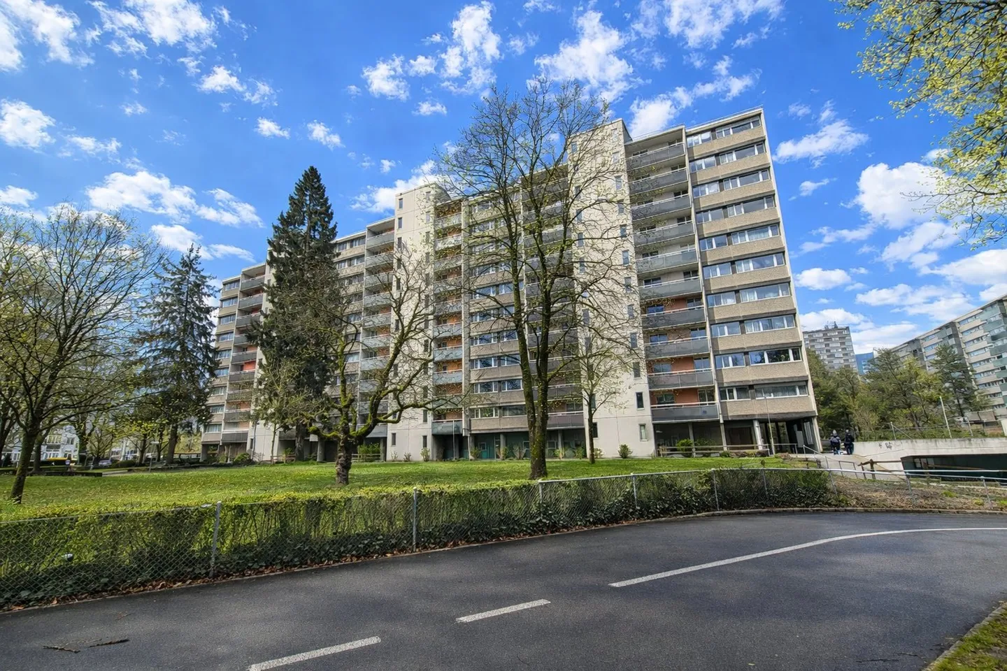 Sogno abitativo ristrutturato di fronte al castello di Bümpliz! - Foto 1 di 11