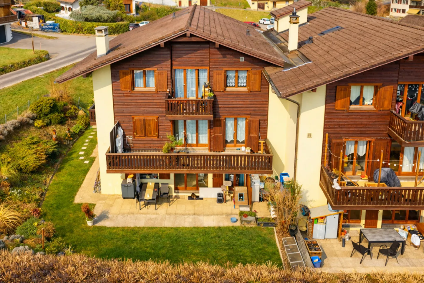 Spacieux appartement de 4,5 pièces avec 2 balcons - Photo 2 sur 14