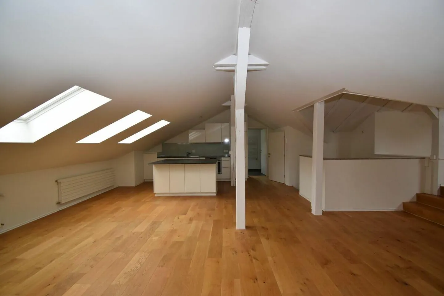 Ampio appartamento duplex con 2 camere - Foto 1 di 11