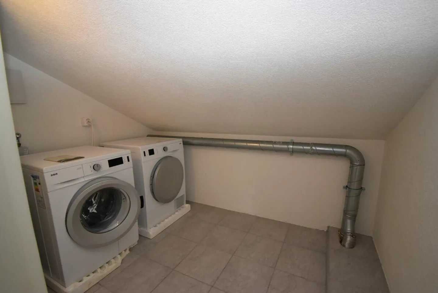 Ampio appartamento duplex con 2 camere - Foto 10 di 11