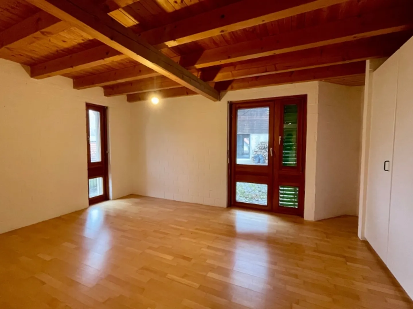 Geräumiges Einfamilienhaus mit Garten - Foto 7 von 13