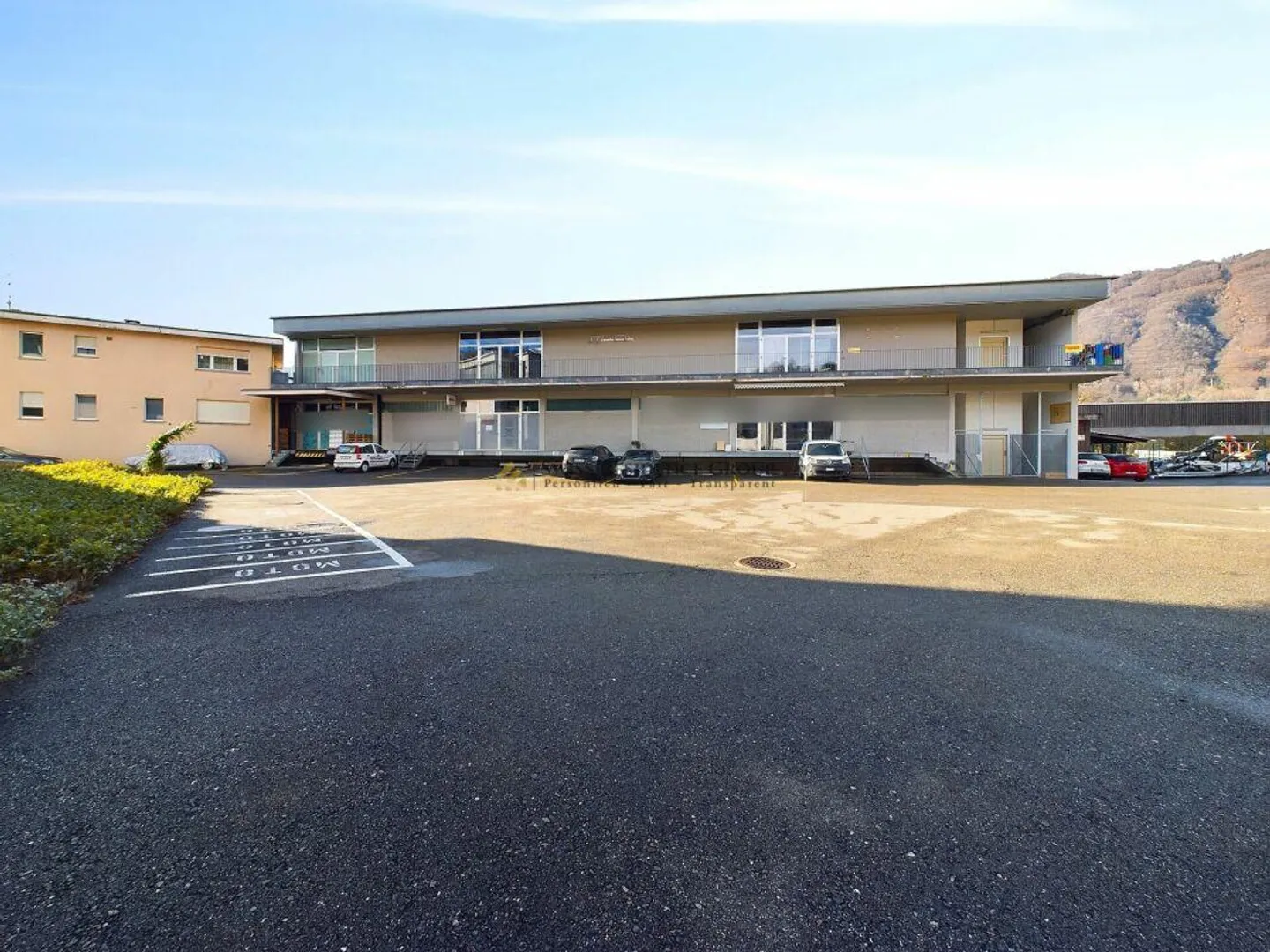 Proprietà residenziale e commerciale a Lamone - Punto forte di investimento in posizione ottimale! - Foto 5 di 8