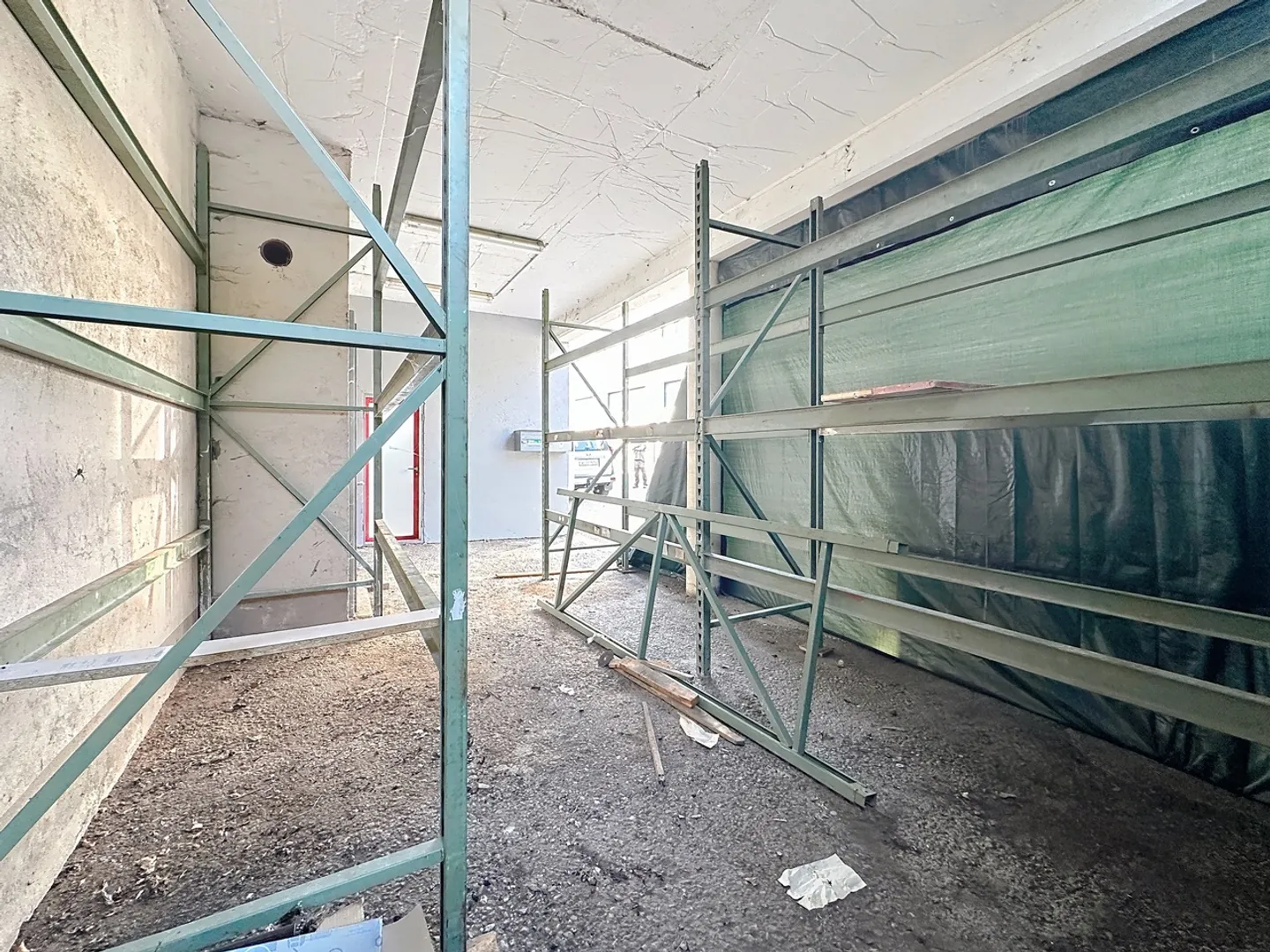 Industriegebäude in der Handwerkszone von Neyruz - Foto 7 von 11