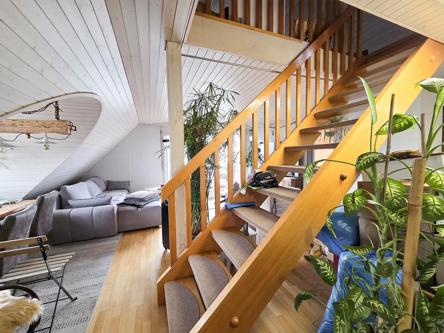 Ampio appartamento di 3,5 stanze con vista idilliaca - Foto 4 di 16