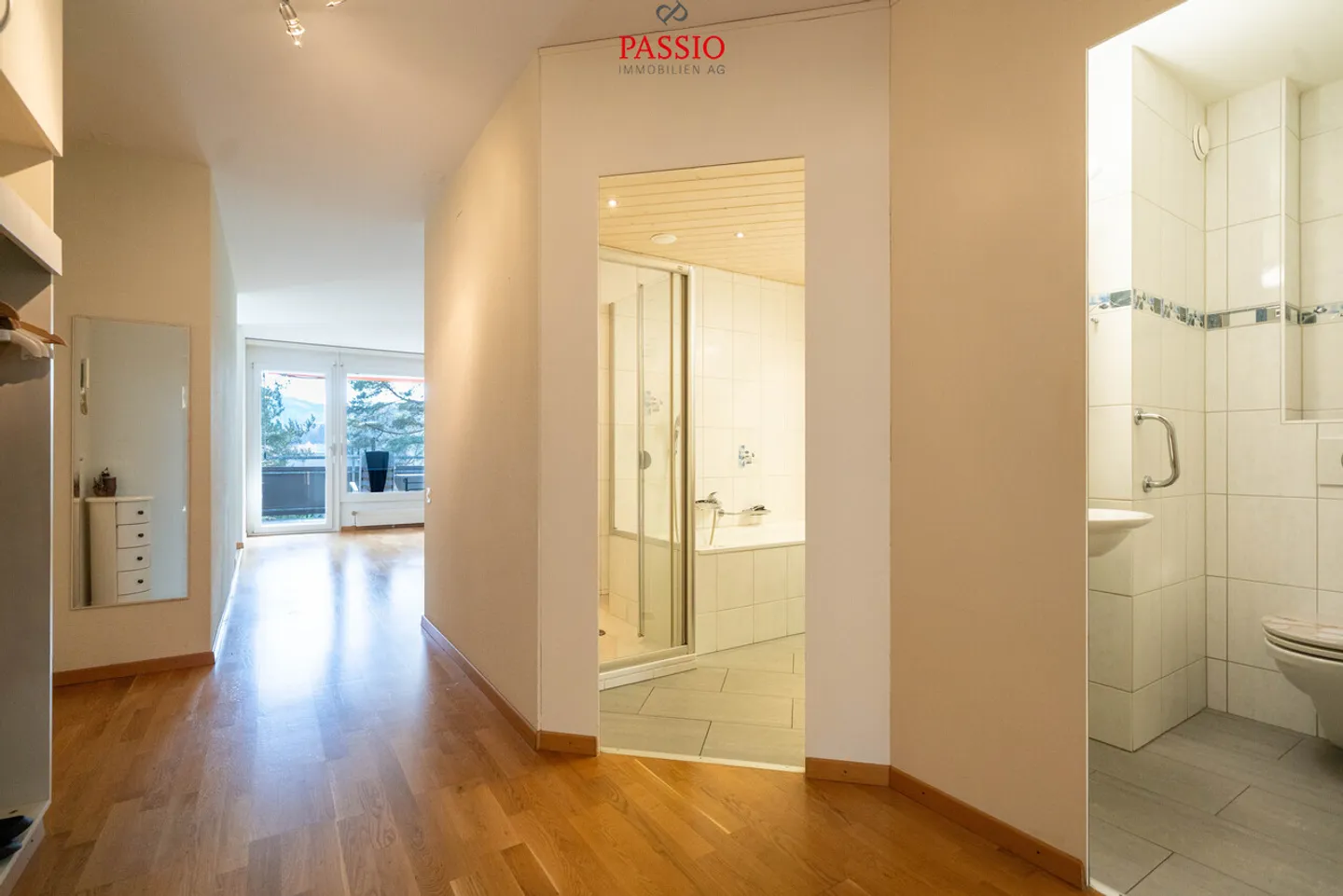 Charming 3.5-room apartment with 2 balconies and a view of greenery - Photo 9 of 23