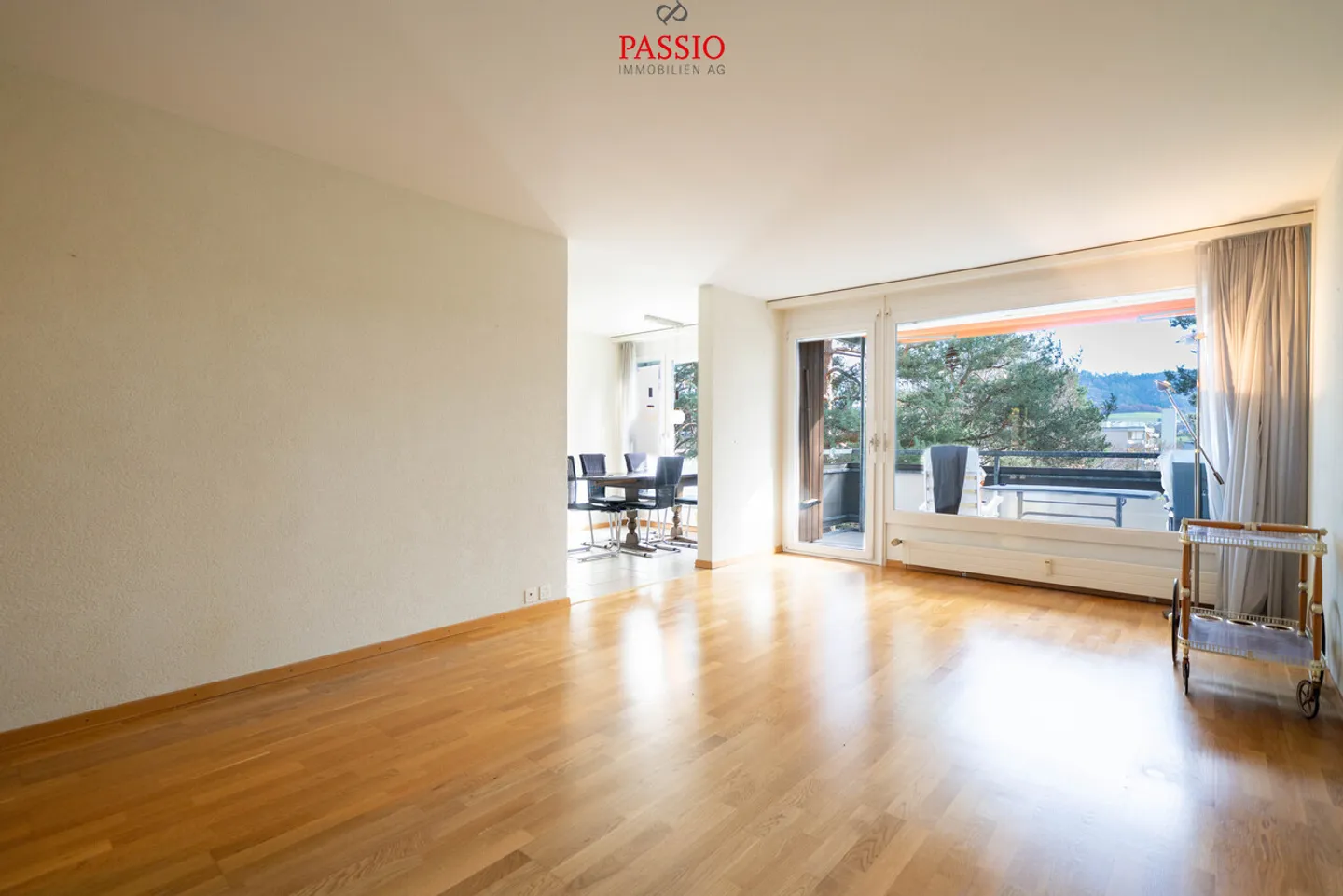 Charming 3.5-room apartment with 2 balconies and a view of greenery - Photo 2 of 23