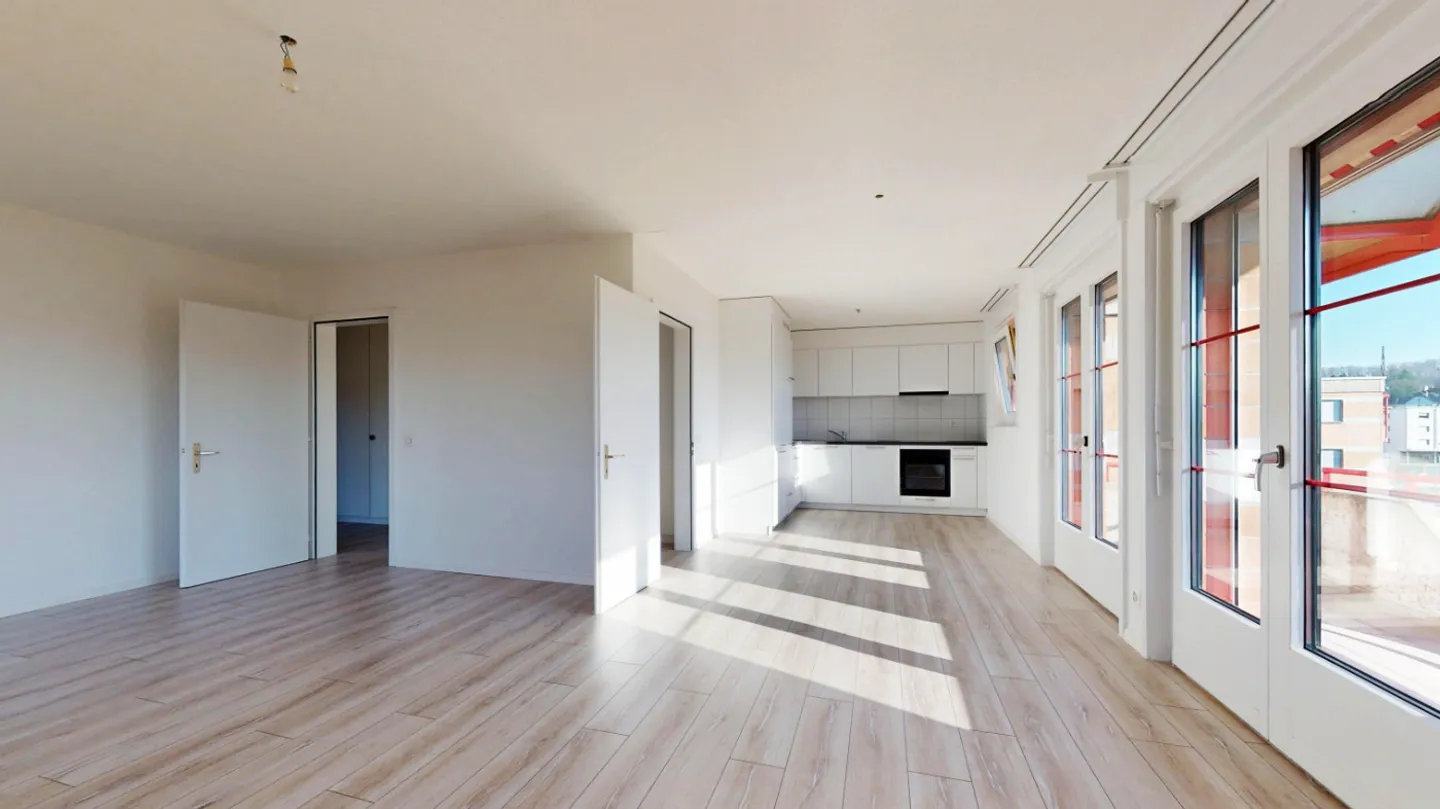 Spazioso appartamento di 4 camere con terrazze - Foto 3 di 9