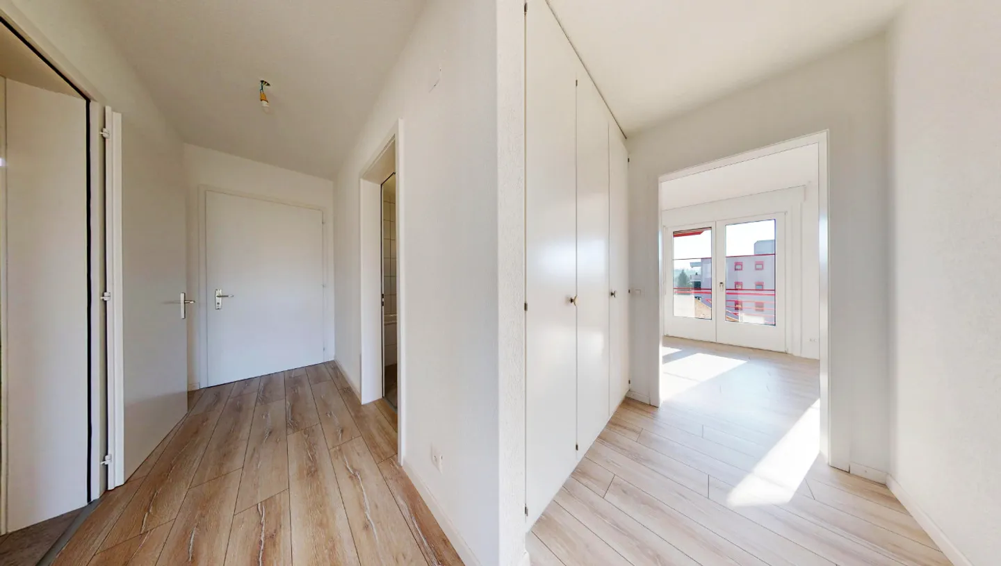 Spazioso appartamento di 4 camere con terrazze - Foto 5 di 9