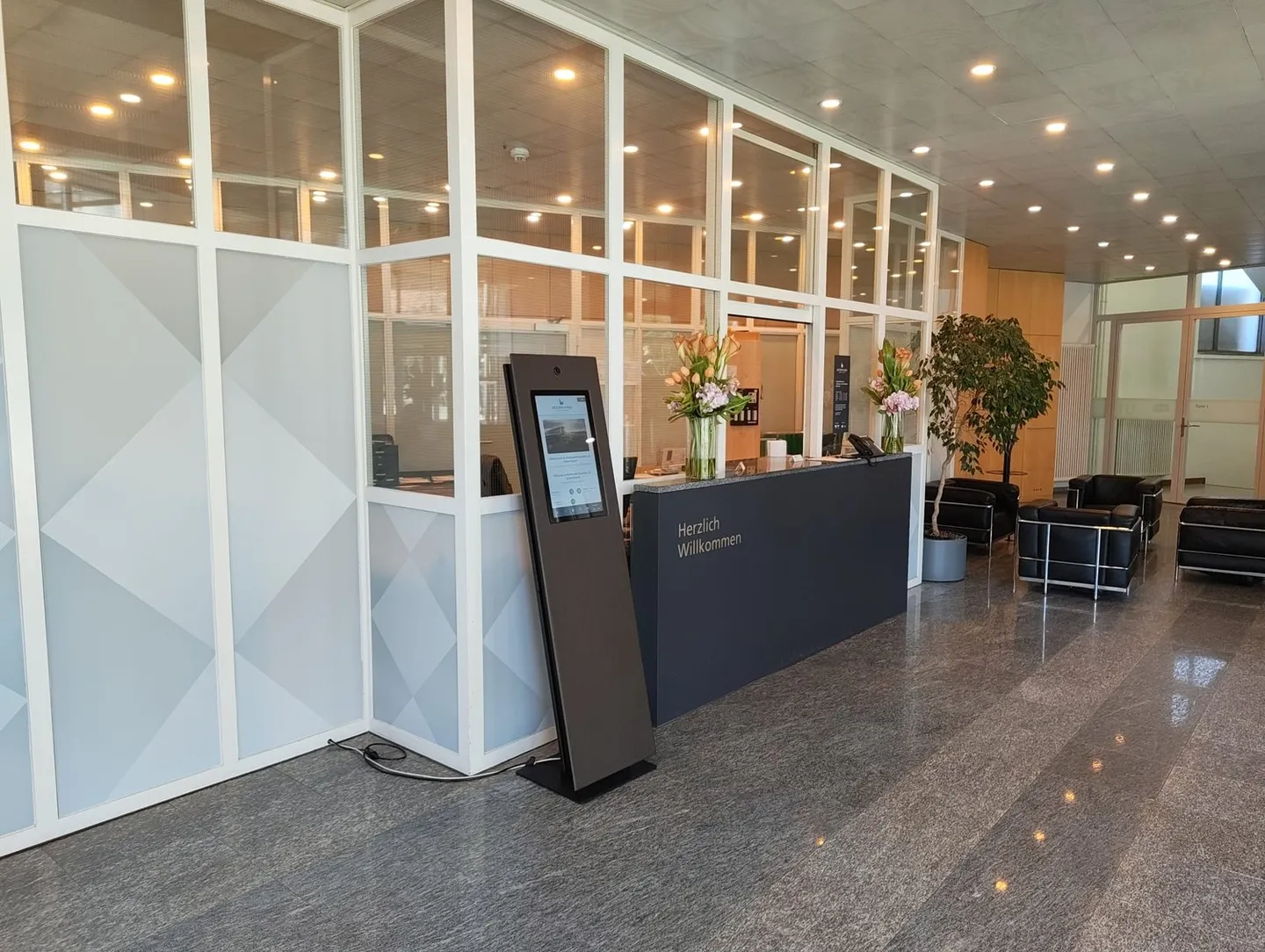 Spazi di lavoro con carattere – Spazi commerciali in un ambiente urbano - Foto 9 di 11