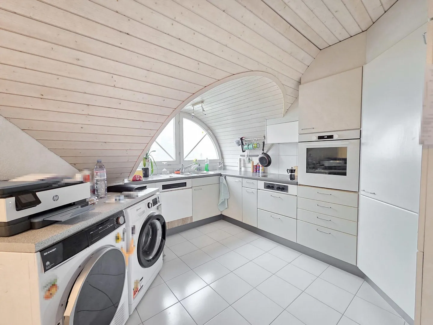 Ampio appartamento di 3,5 stanze con vista idilliaca - Foto 10 di 16