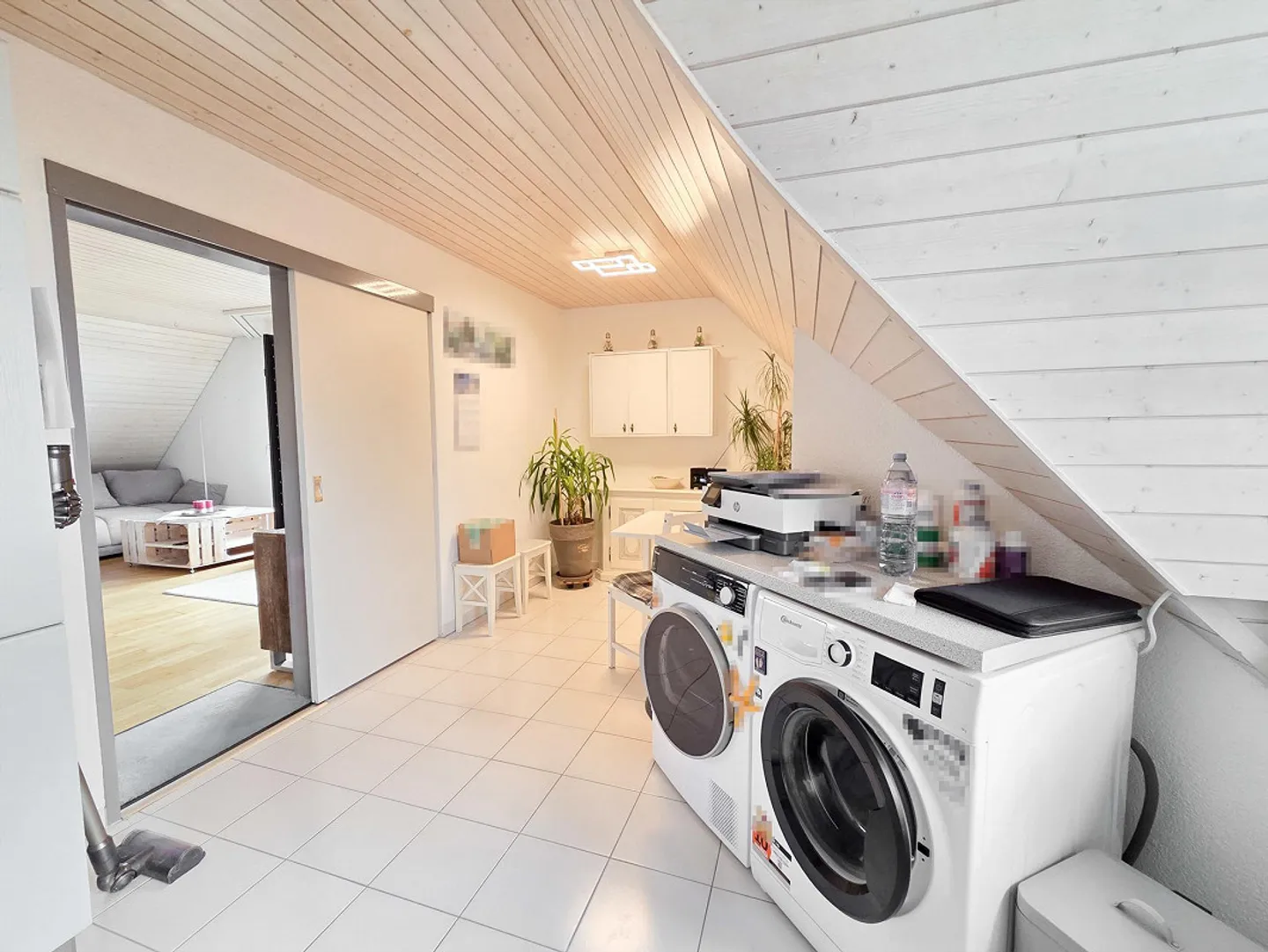 Ampio appartamento di 3,5 stanze con vista idilliaca - Foto 11 di 16