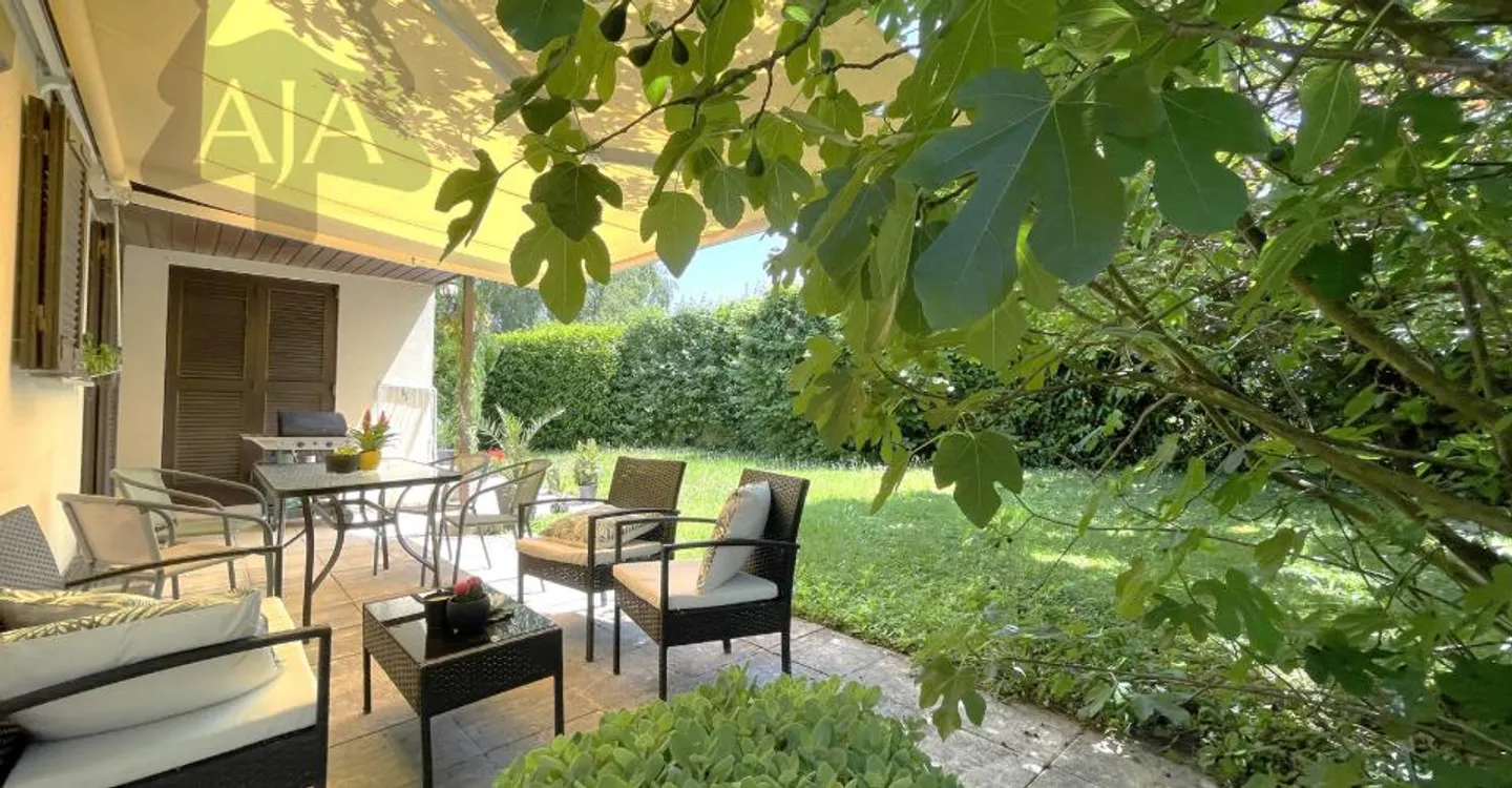RESERVED!!! Marin-Epagnier (Municipality of Latena, just steps from the Lake), very beautiful individual villa of 5.5 rooms (~ m2 living space) with garden, individual garage, parking spaces and outbuildings - Photo 2 of 15