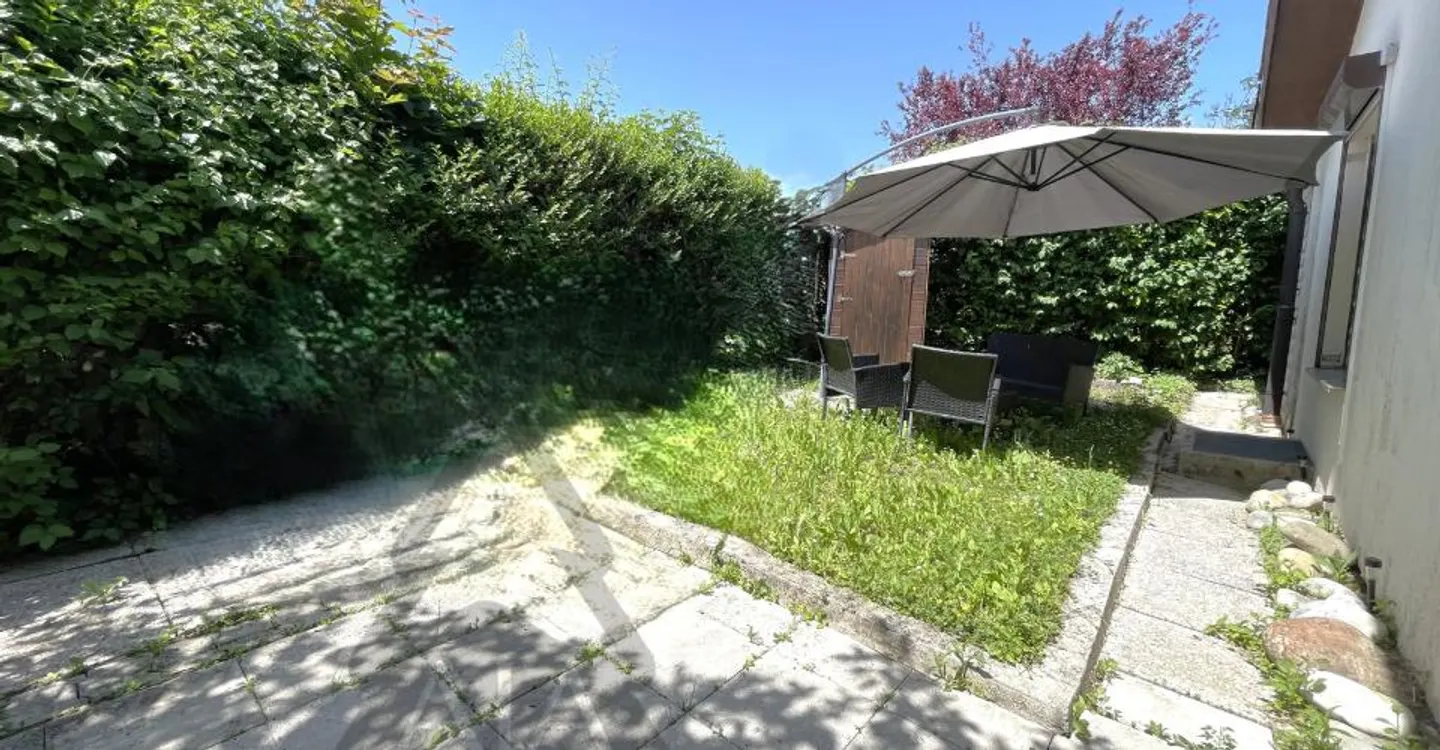RESERVED!!! Marin-Epagnier (Municipality of Latena, just steps from the Lake), very beautiful individual villa of 5.5 rooms (~ m2 living space) with garden, individual garage, parking spaces and outbuildings - Photo 4 of 15