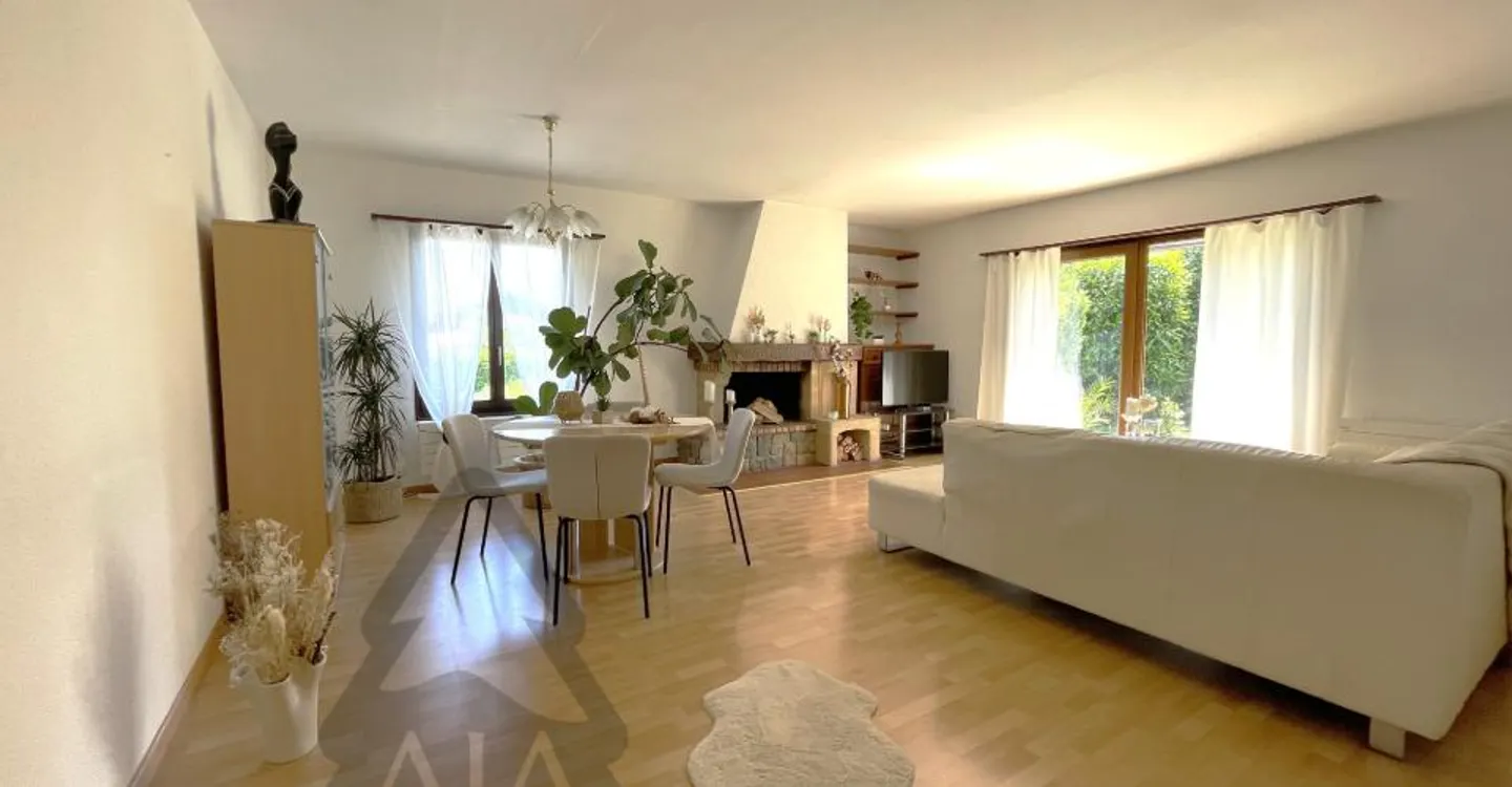 RESERVED!!! Marin-Epagnier (Municipality of Latena, just steps from the Lake), very beautiful individual villa of 5.5 rooms (~ m2 living space) with garden, individual garage, parking spaces and outbuildings - Photo 5 of 15