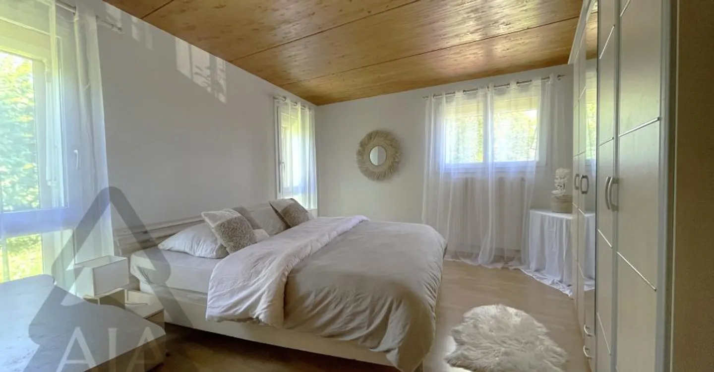 RESERVED!!! Marin-Epagnier (Municipality of Latena, just steps from the Lake), very beautiful individual villa of 5.5 rooms (~ m2 living space) with garden, individual garage, parking spaces and outbuildings - Photo 7 of 15