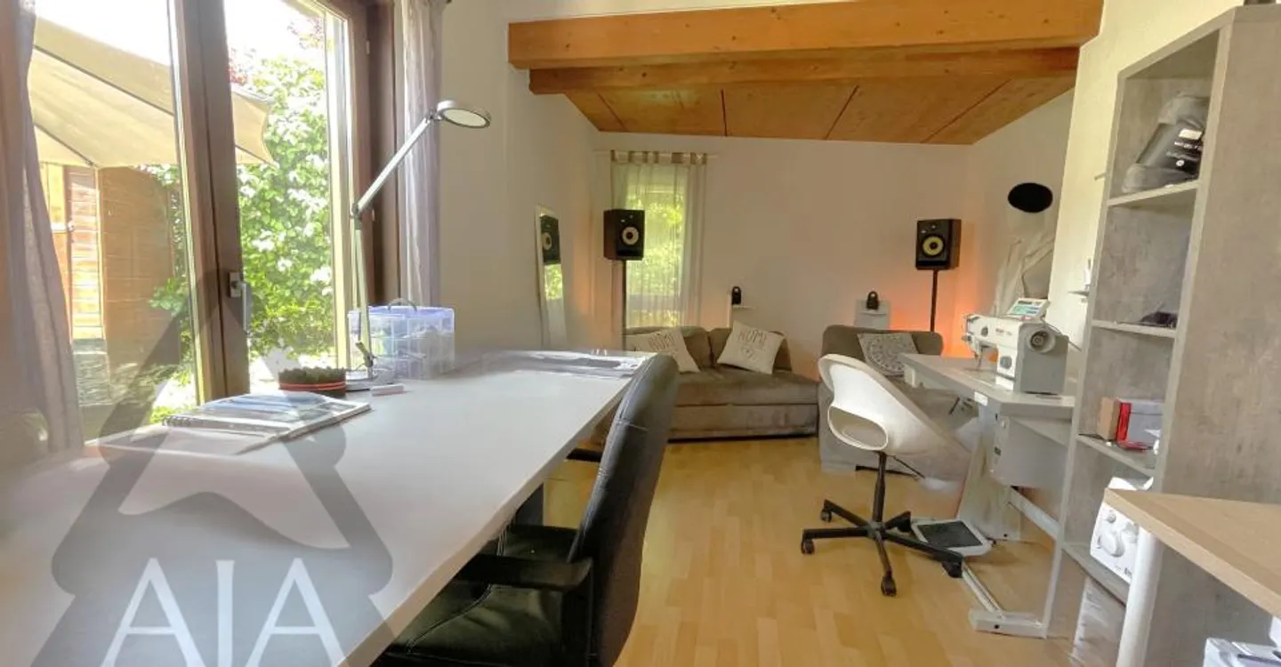 RESERVED!!! Marin-Epagnier (Municipality of Latena, just steps from the Lake), very beautiful individual villa of 5.5 rooms (~ m2 living space) with garden, individual garage, parking spaces and outbuildings - Photo 9 of 15