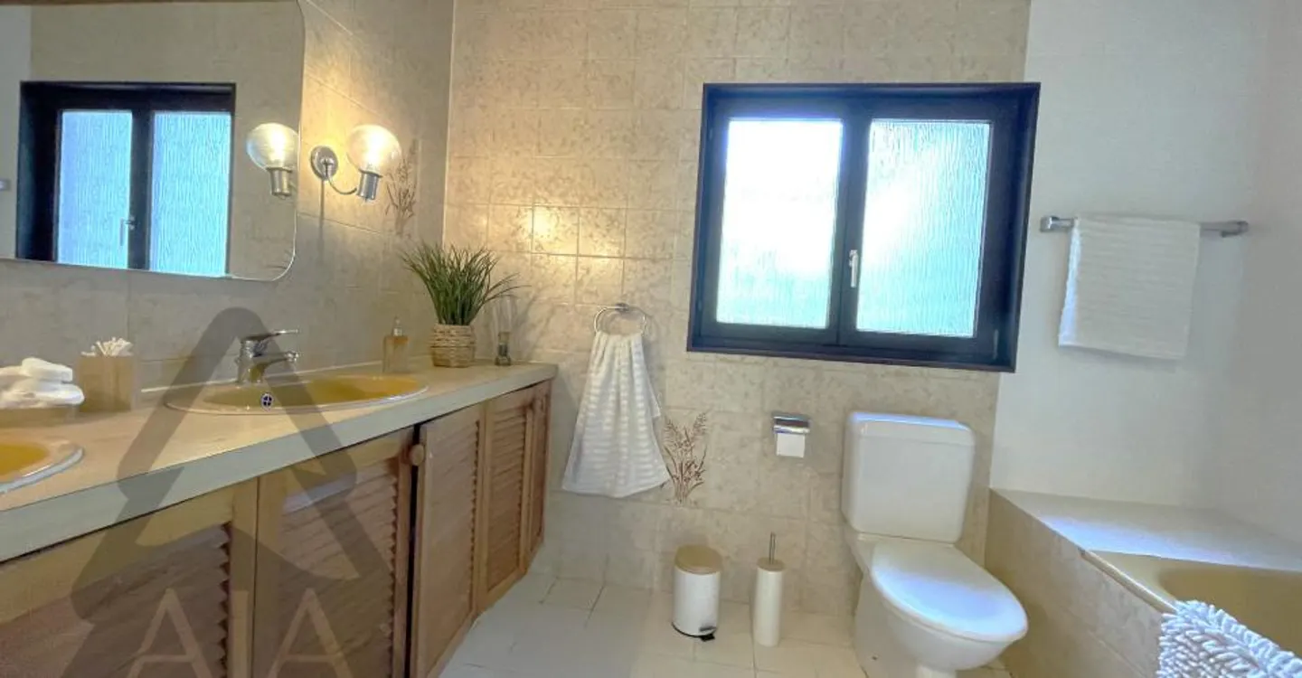 RESERVED!!! Marin-Epagnier (Municipality of Latena, just steps from the Lake), very beautiful individual villa of 5.5 rooms (~ m2 living space) with garden, individual garage, parking spaces and outbuildings - Photo 10 of 15