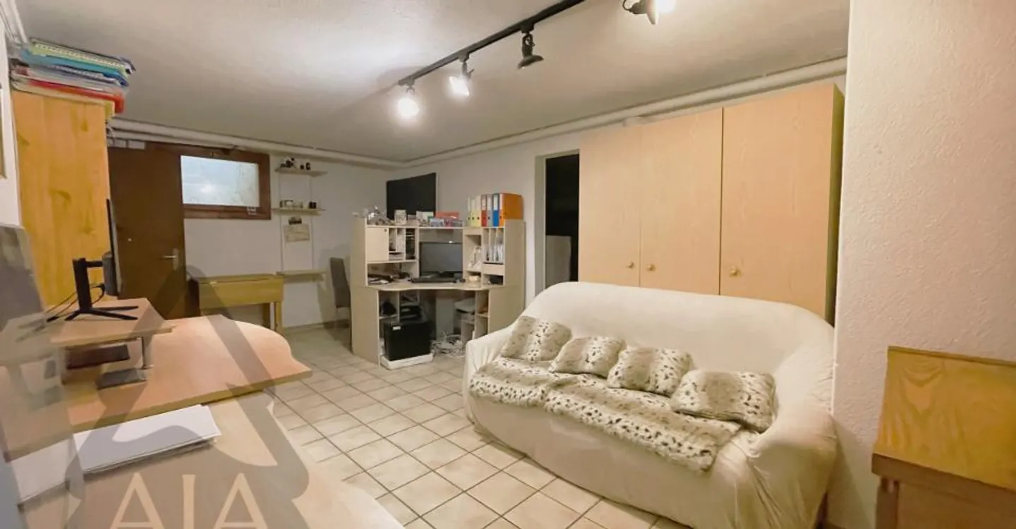 RESERVED!!! Marin-Epagnier (Municipality of Latena, just steps from the Lake), very beautiful individual villa of 5.5 rooms (~ m2 living space) with garden, individual garage, parking spaces and outbuildings - Photo 11 of 15