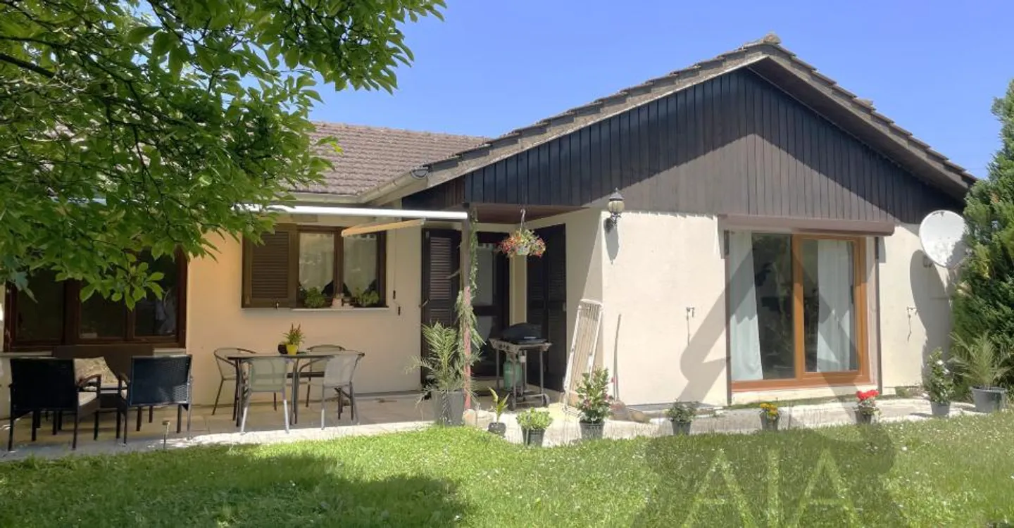 RESERVED!!! Marin-Epagnier (Municipality of Latena, just steps from the Lake), very beautiful individual villa of 5.5 rooms (~ m2 living space) with garden, individual garage, parking spaces and outbuildings - Photo 12 of 15