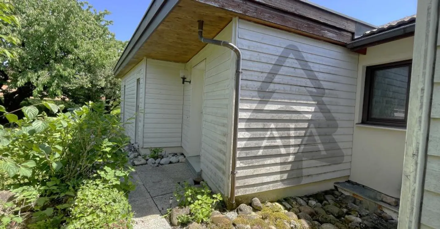 RESERVED!!! Marin-Epagnier (Municipality of Latena, just steps from the Lake), very beautiful individual villa of 5.5 rooms (~ m2 living space) with garden, individual garage, parking spaces and outbuildings - Photo 13 of 15