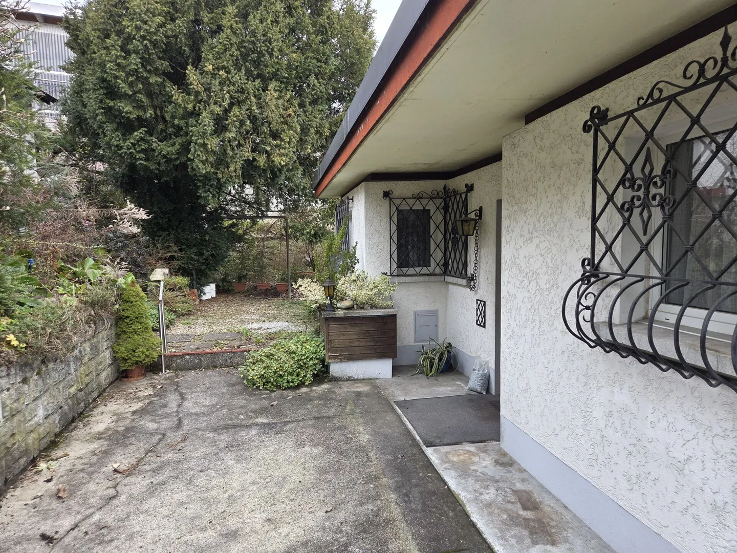 Casa unifamiliare di 5,5 locali con ampio lotto, spazio di progettazione corrispondente e vista meravigliosa - Foto 2 di 9