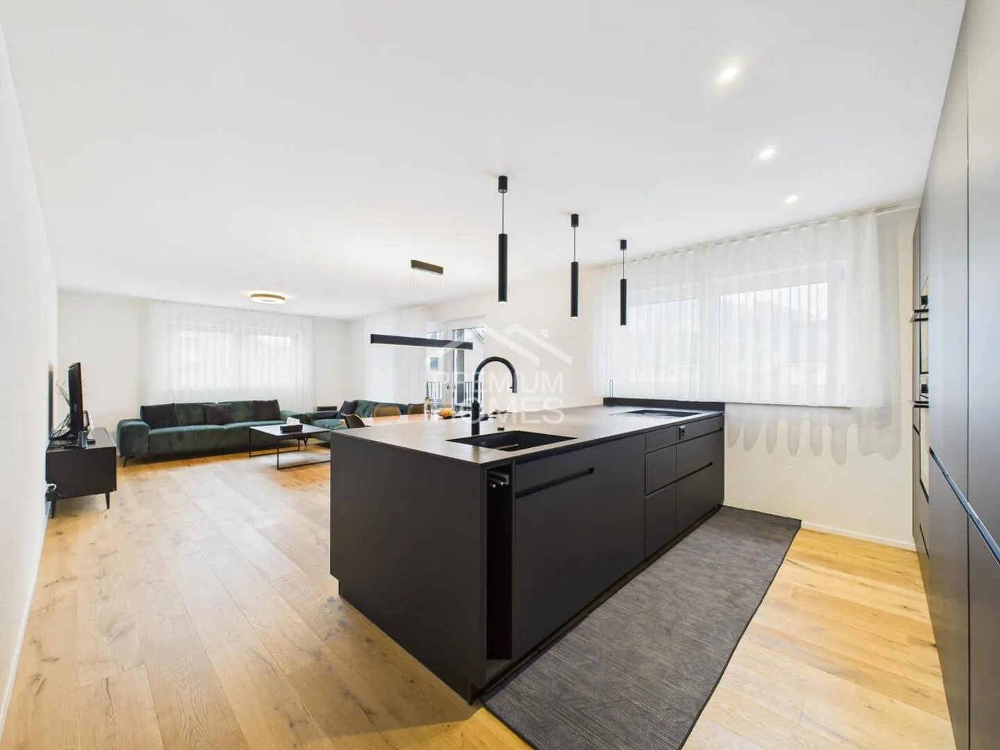 Exclusive apartment with dream kitchen, balcony & top connection - Photo 2 of 12