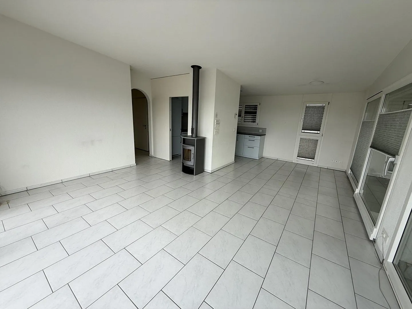 Sunny 4 1/2 Room Attic Apartment with Panoramic View - Photo 4 of 24