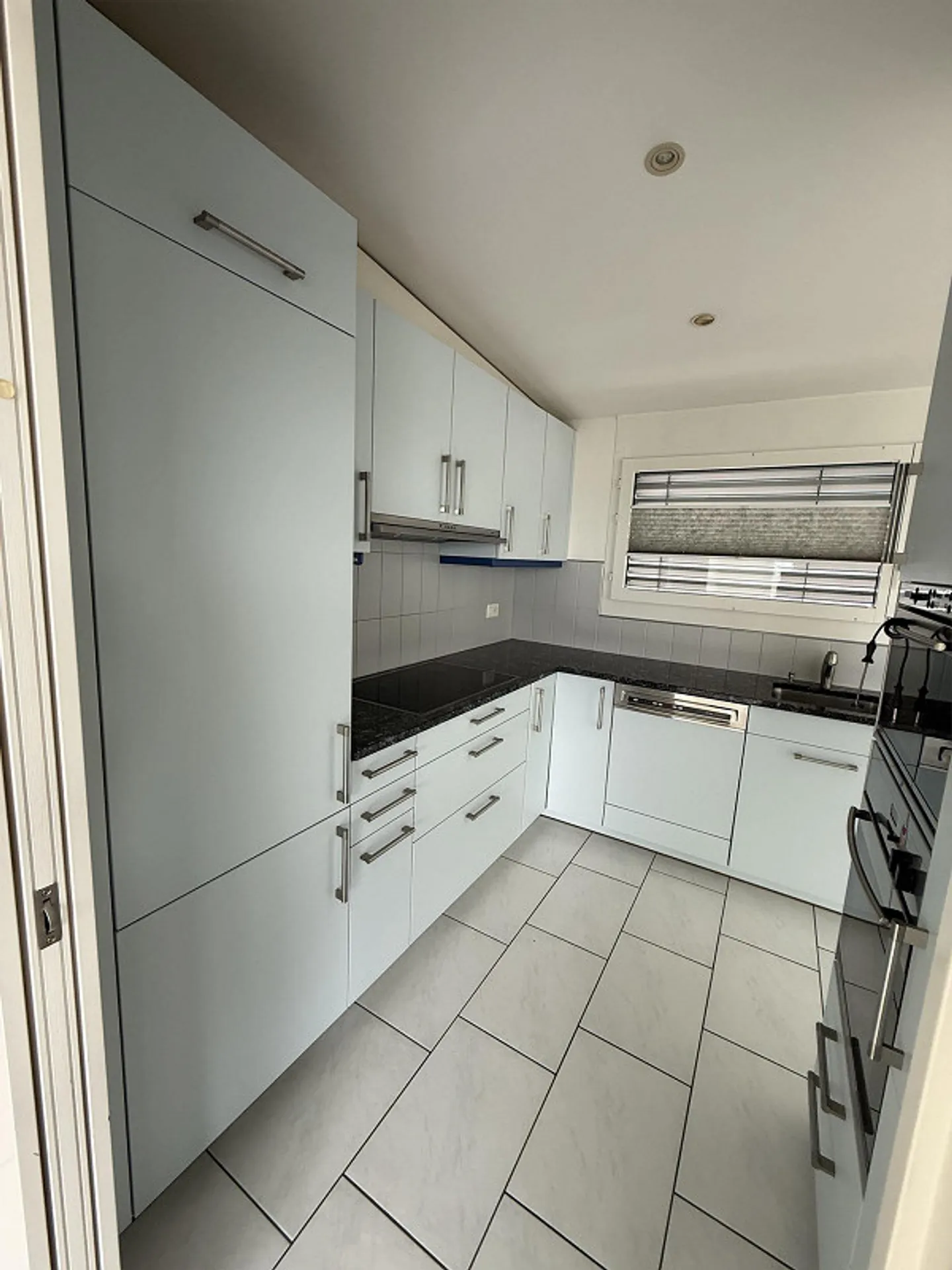 Sunny 4 1/2 Room Attic Apartment with Panoramic View - Photo 5 of 24
