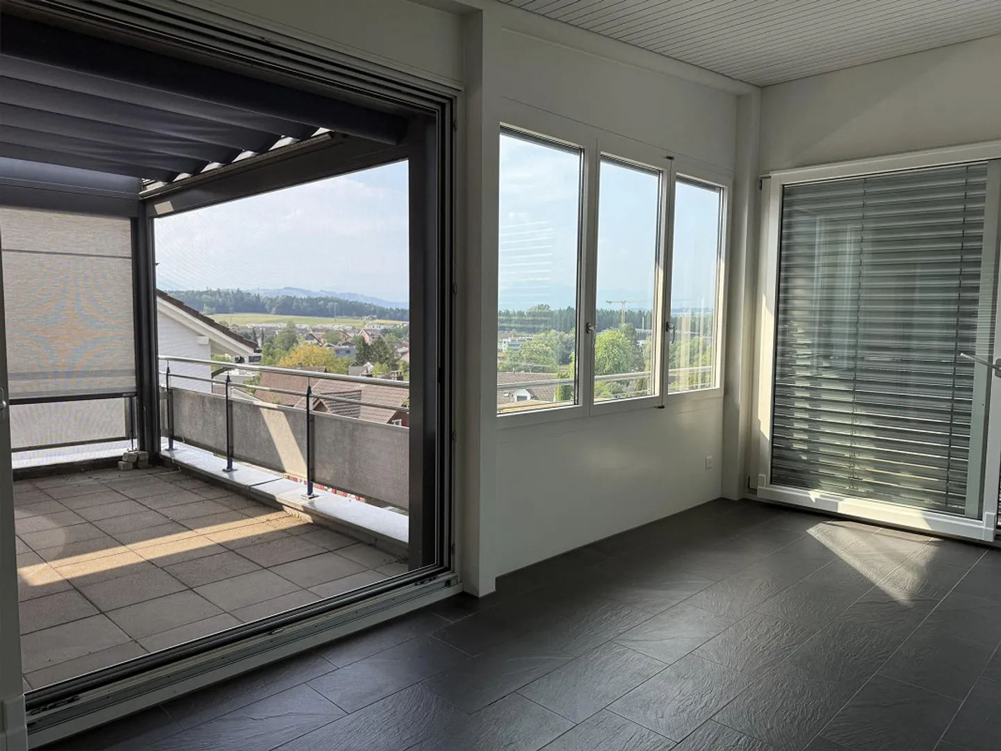 Sunny 4 1/2 Room Attic Apartment with Panoramic View - Photo 18 of 24