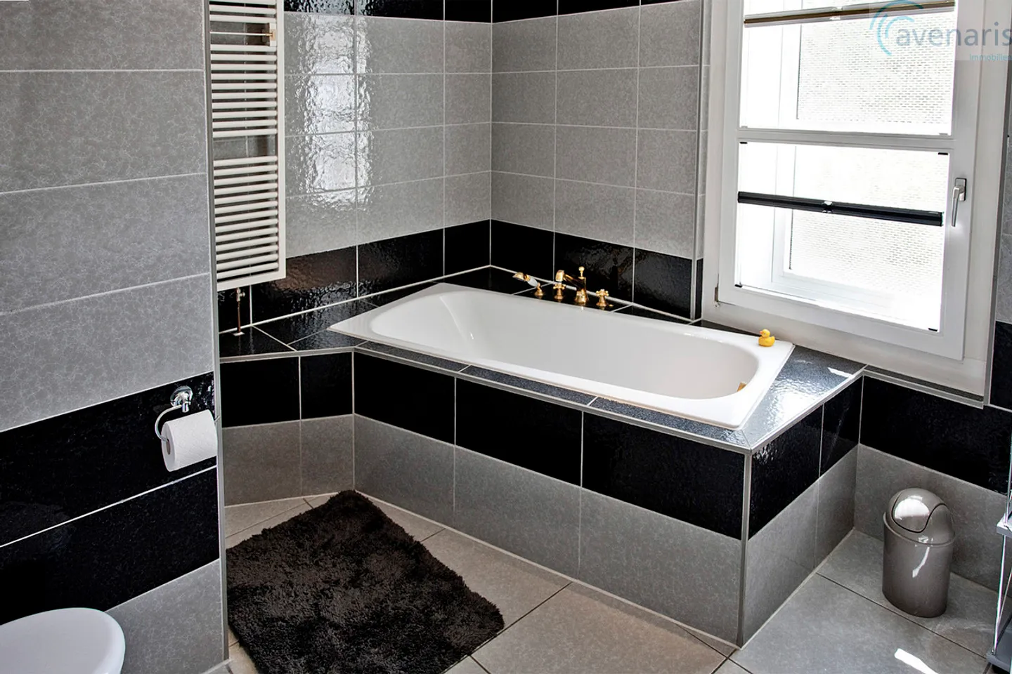 Proprietà unica con vista panoramica e piscina interna riscaldata - Foto 10 di 16
