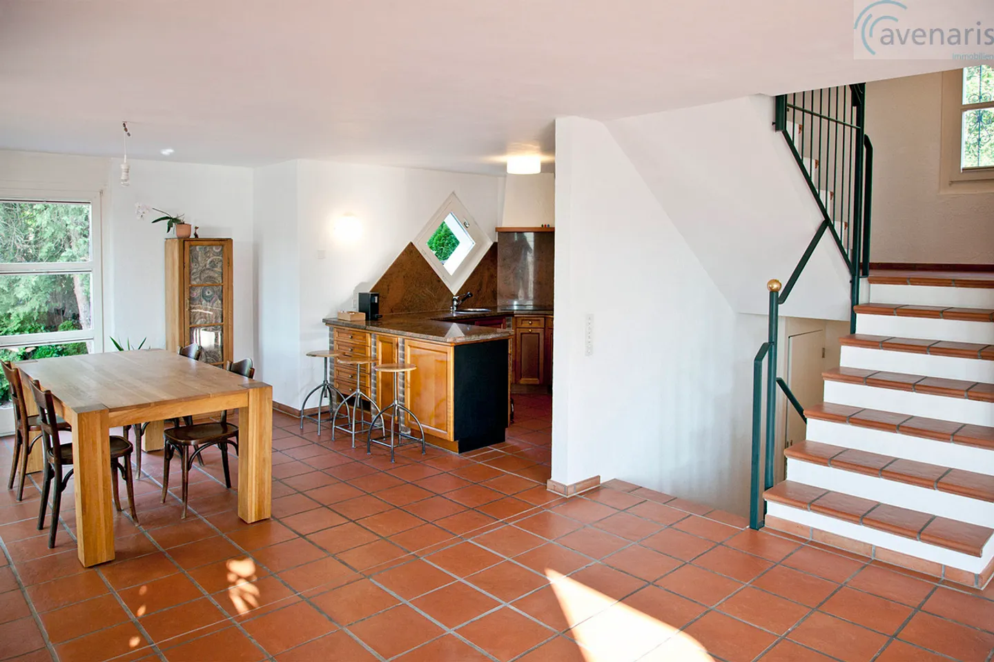 Proprietà unica con vista panoramica e piscina interna riscaldata - Foto 4 di 16