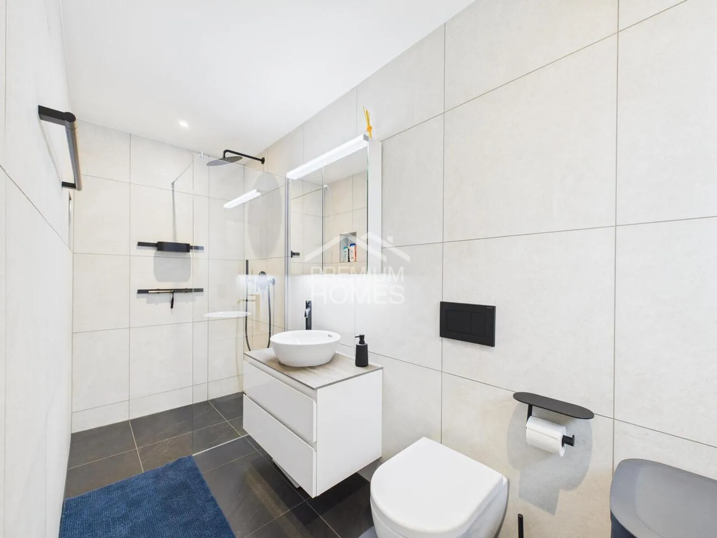 Exclusive apartment with dream kitchen, balcony & top connection - Photo 11 of 12