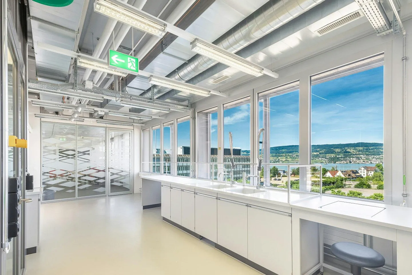 First-class laboratories with BSL1 and BSL2 standards at the Horgen Labs Campus - Photo 6 of 13