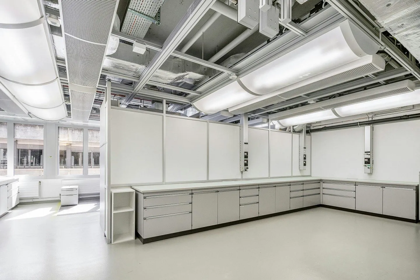 First-class laboratories with BSL1 and BSL2 standards at the Horgen Labs Campus - Photo 11 of 13