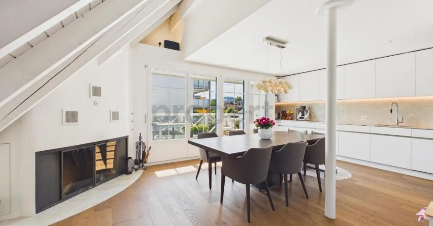 Appartamento Attico Elegante con Vista Lago - Foto 1 di 7
