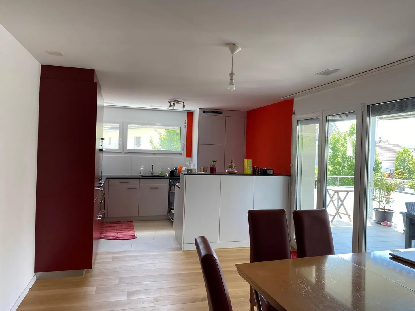 Moderne Wohnung mit grossem Balkon - Foto 3 von 11