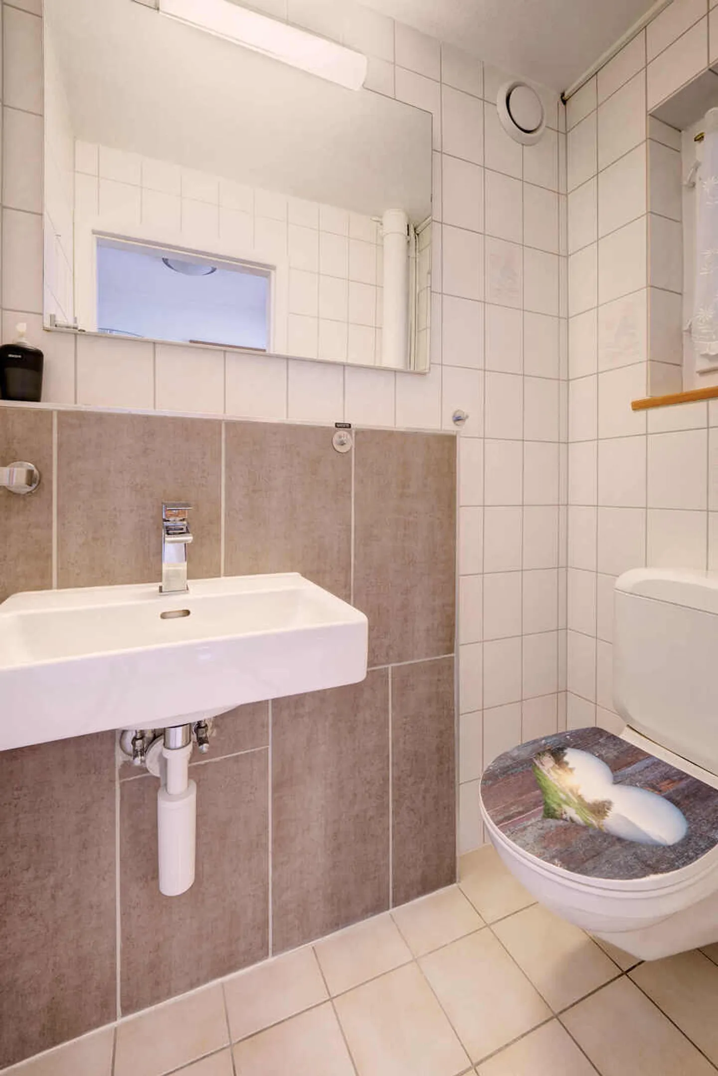 Charming Detached Family Home - Photo 9 of 12