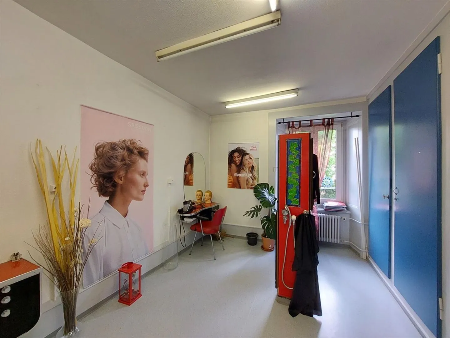 Mixed-use building - Photo 6 of 13