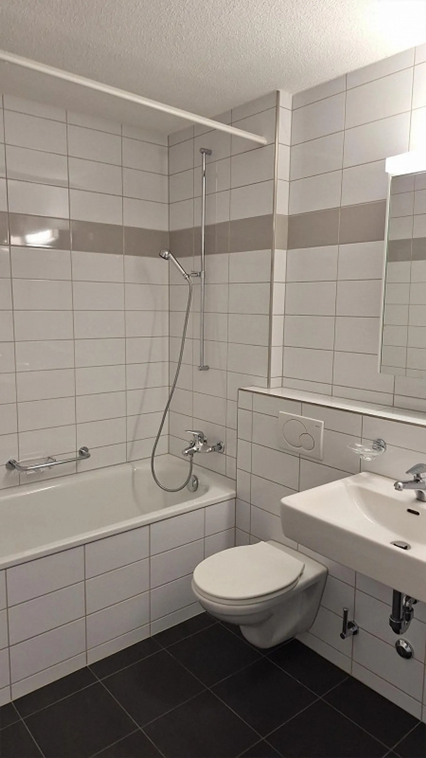 3.5-room apartment, centrally located, bright, spacious layouts - Photo 2 of 8