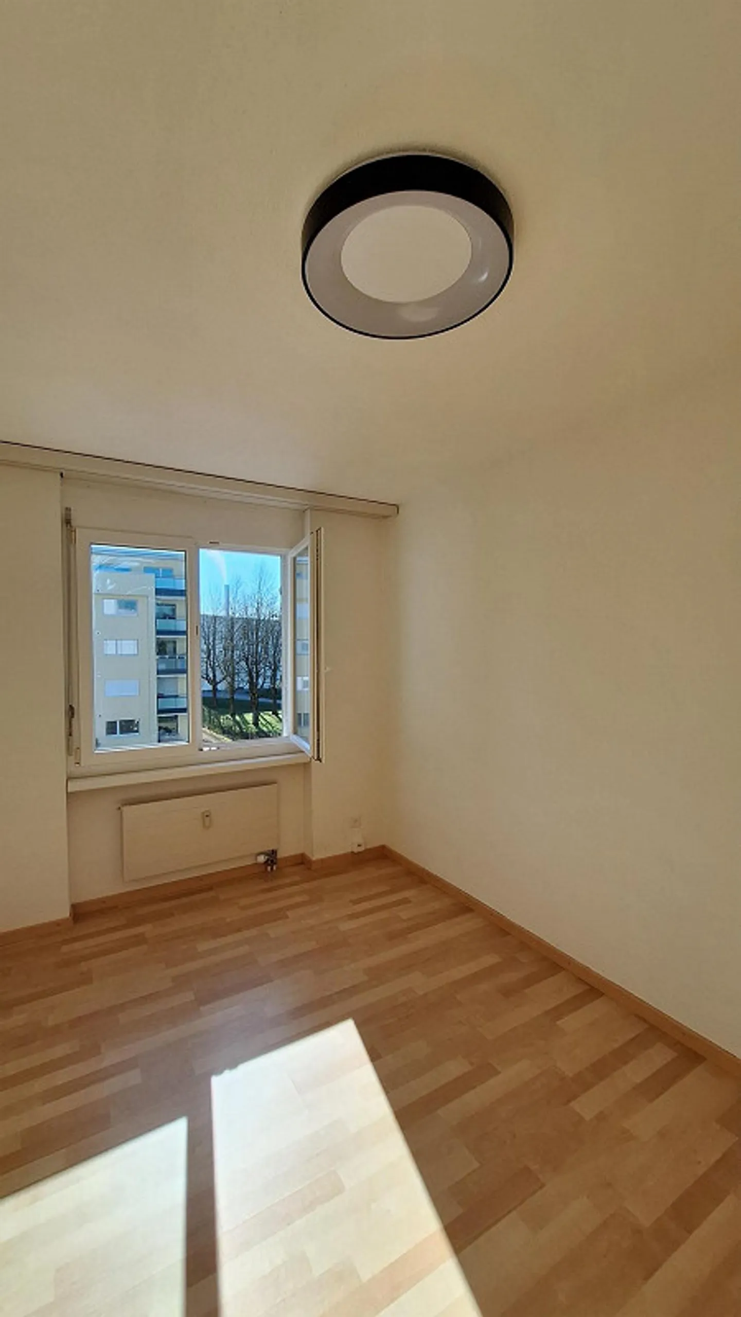 3.5-room apartment, centrally located, bright, spacious layouts - Photo 6 of 8