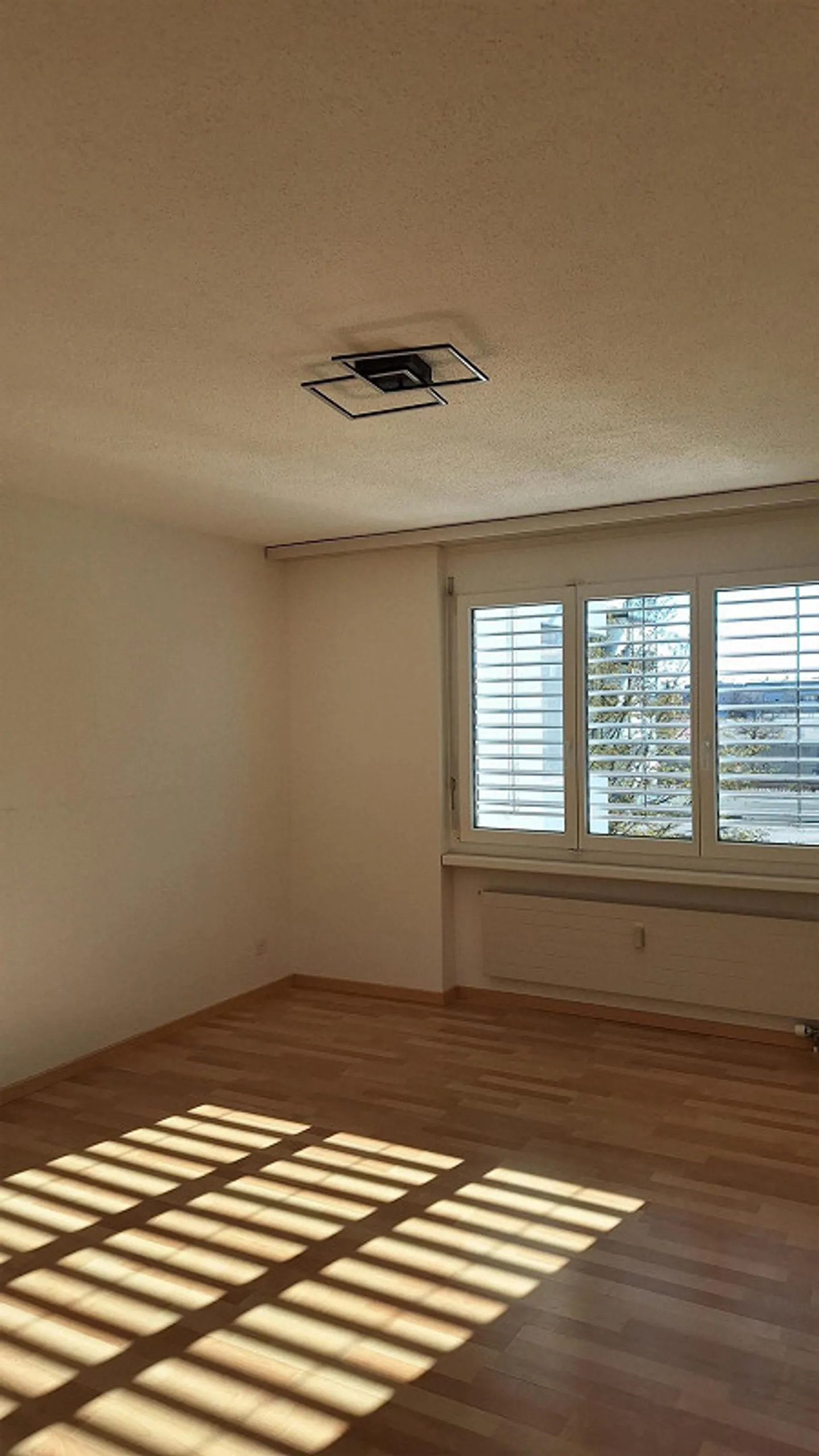 3.5-room apartment, centrally located, bright, spacious layouts - Photo 7 of 8